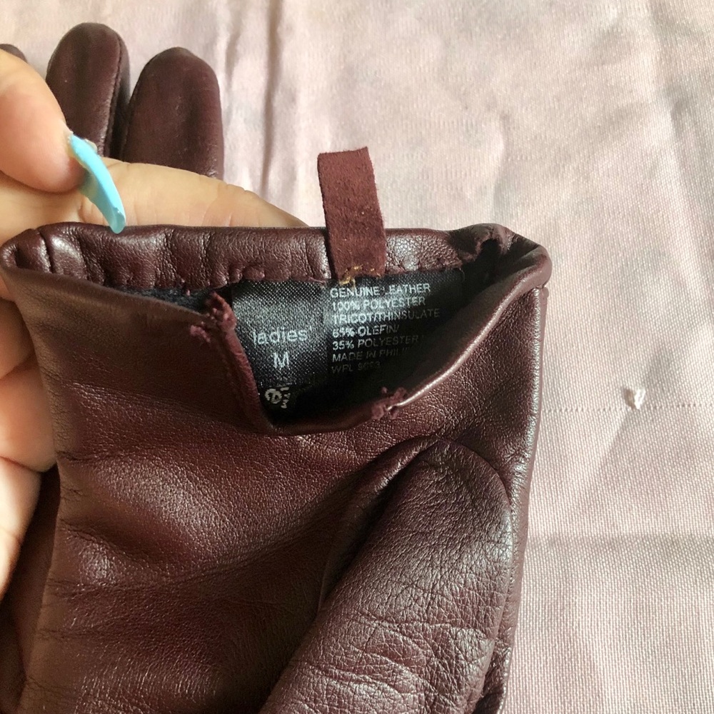 Gloves - Picture 2 of 2